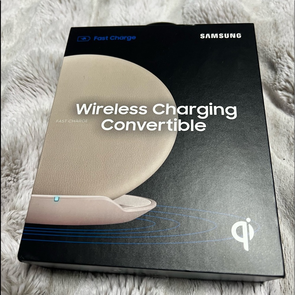 Samsung wireless QI fast charger like new in original box